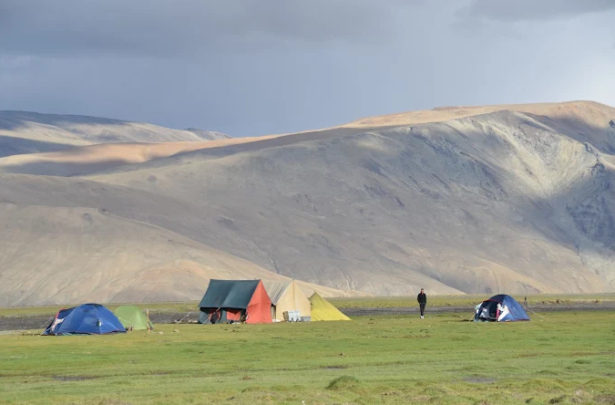 Top 10 Benefits of Hiring a Local Travel Agent in Leh for Your Ladakh Trek