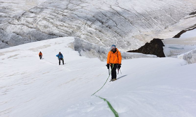 Stok-Kangri-(6153m)-featured-image-trekkinginladakhzanskar.com